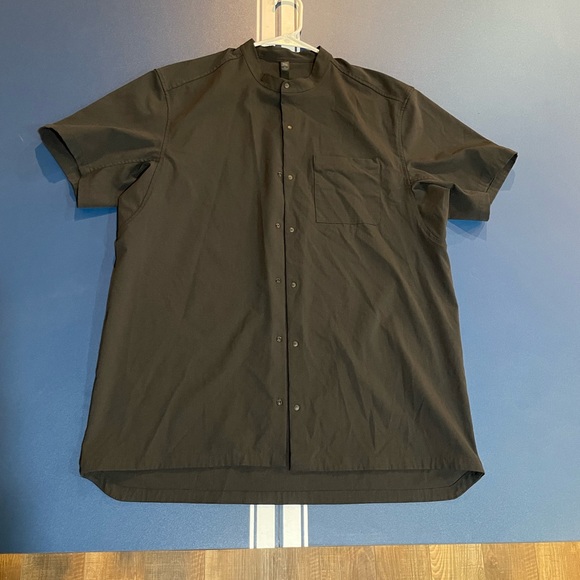 Lulu Breathe easy button up - Picture 2 of 4